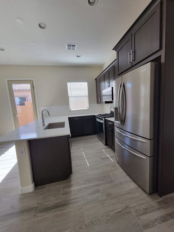 2333 E Kelly Dr - Photo 4 of 25