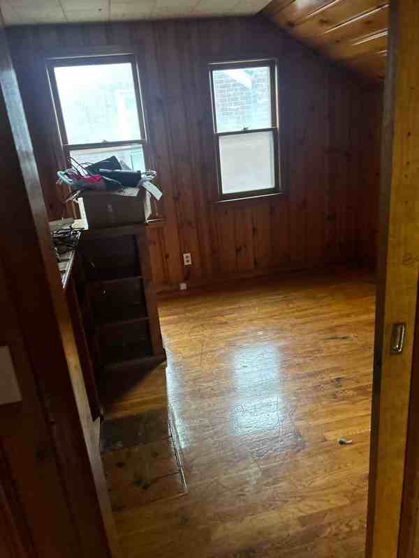 18299 Glastonbury Rd - Photo 3 of 5