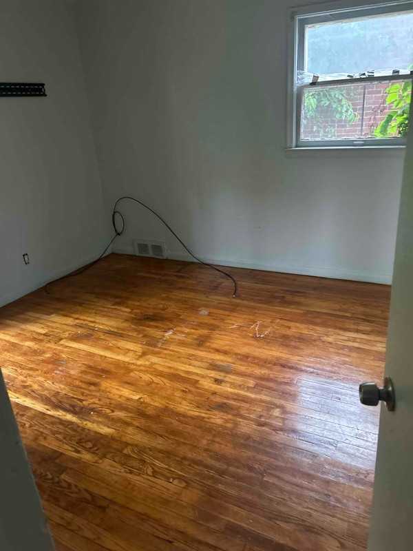 18299 Glastonbury Rd - Photo 4 of 5