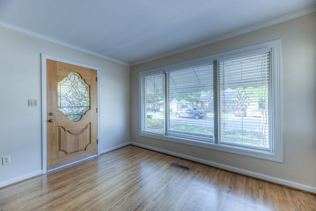 2219 S Gary Ave - Photo 3 of 30