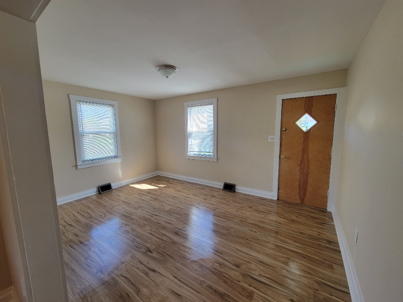 222 Fairfax Ave - Photo 3 of 7