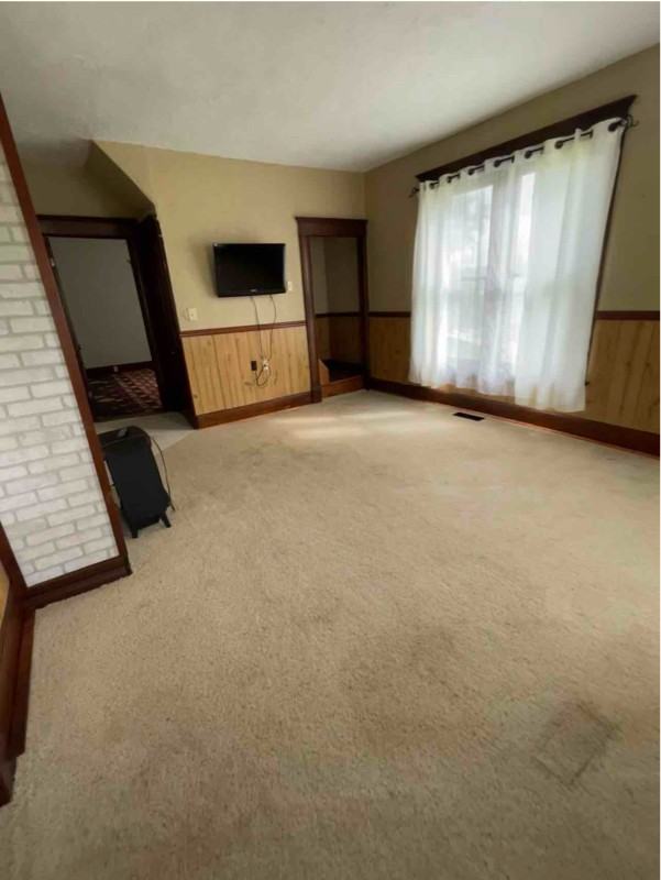 210 E Hackberry St - Photo 2 of 15