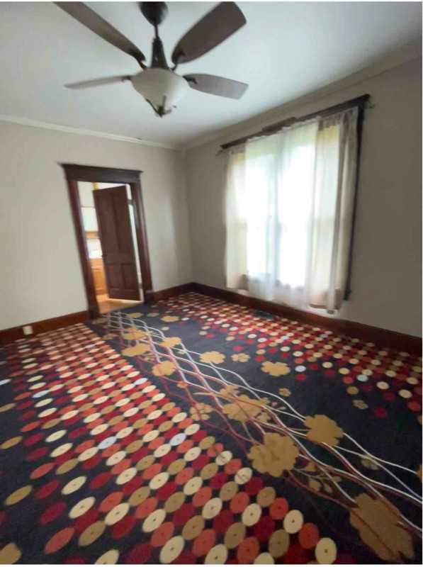 210 E Hackberry St - Photo 3 of 15