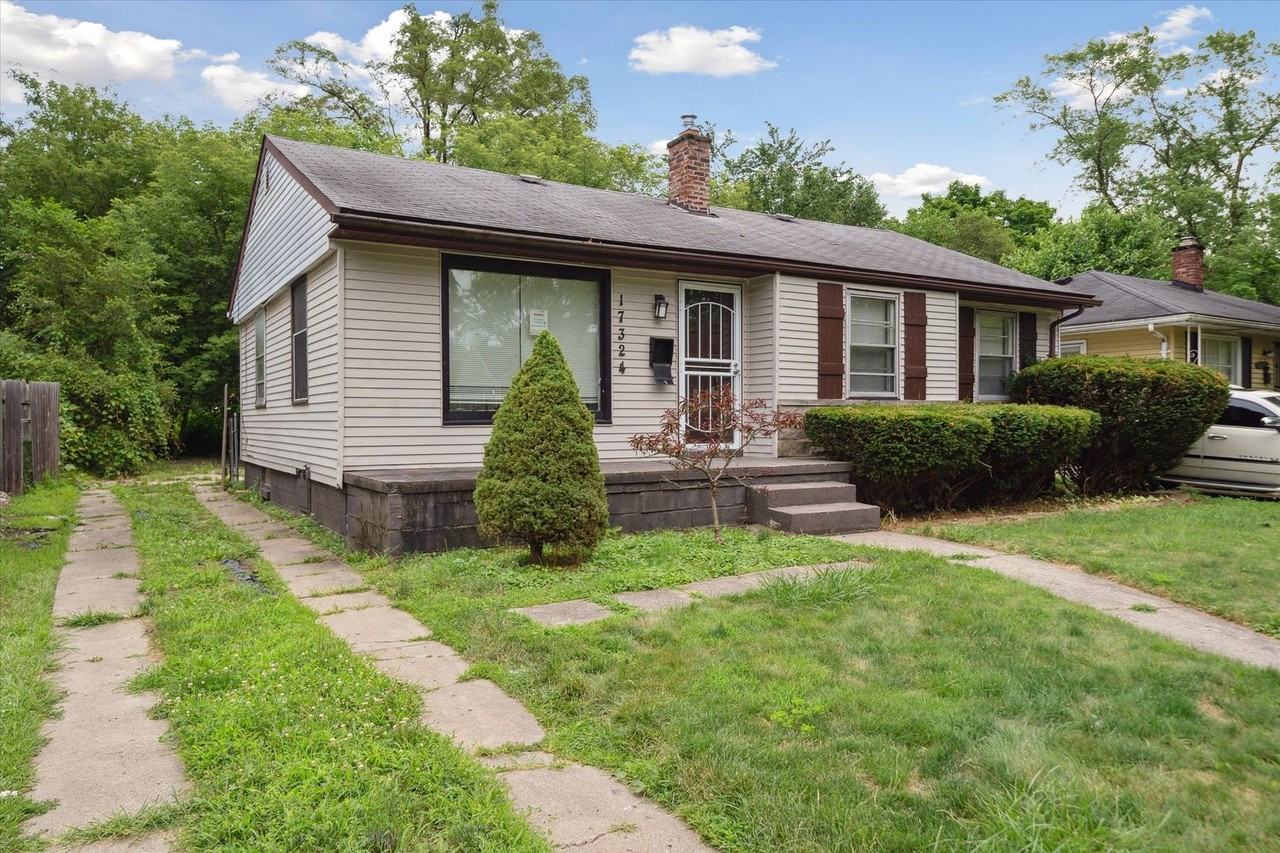 17324 Salem St - Photo 2 of 15