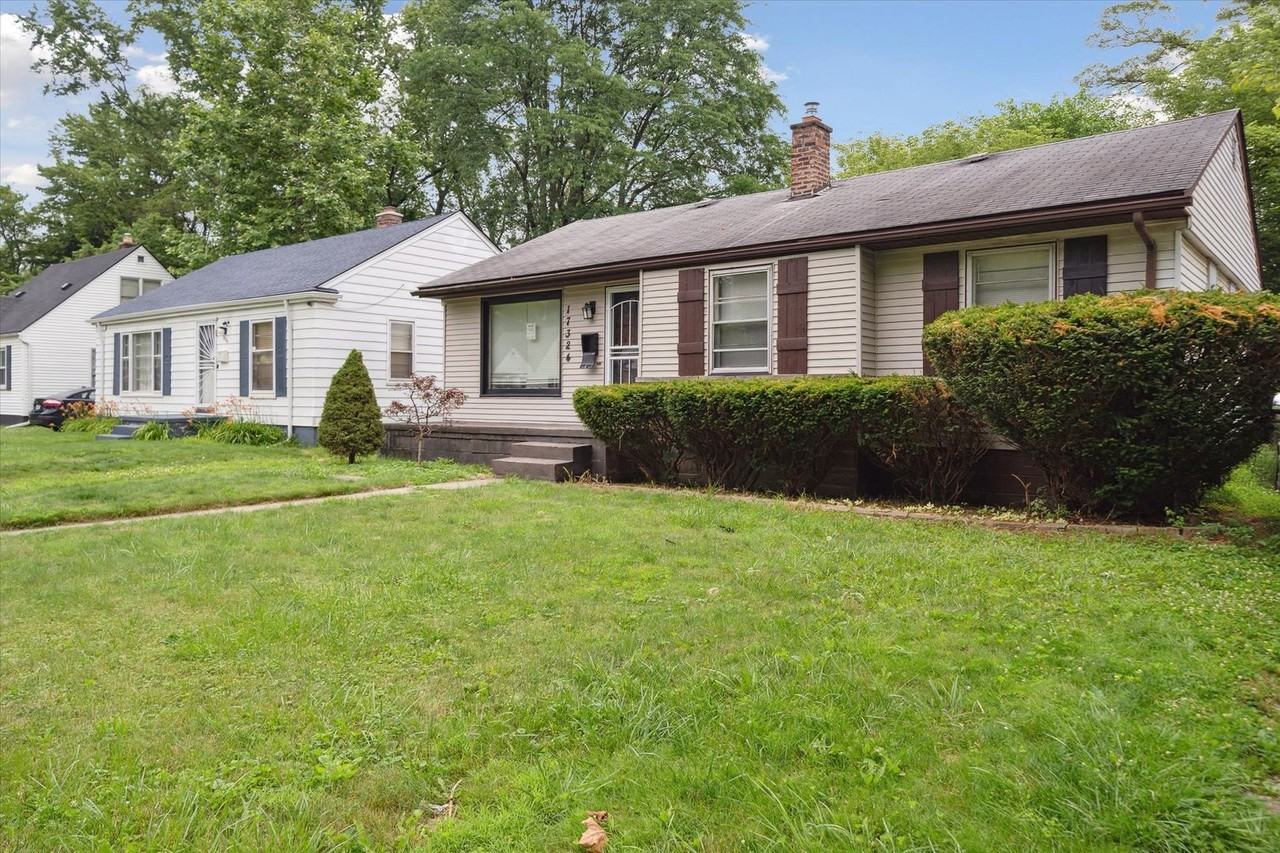 17324 Salem St - Photo 3 of 15