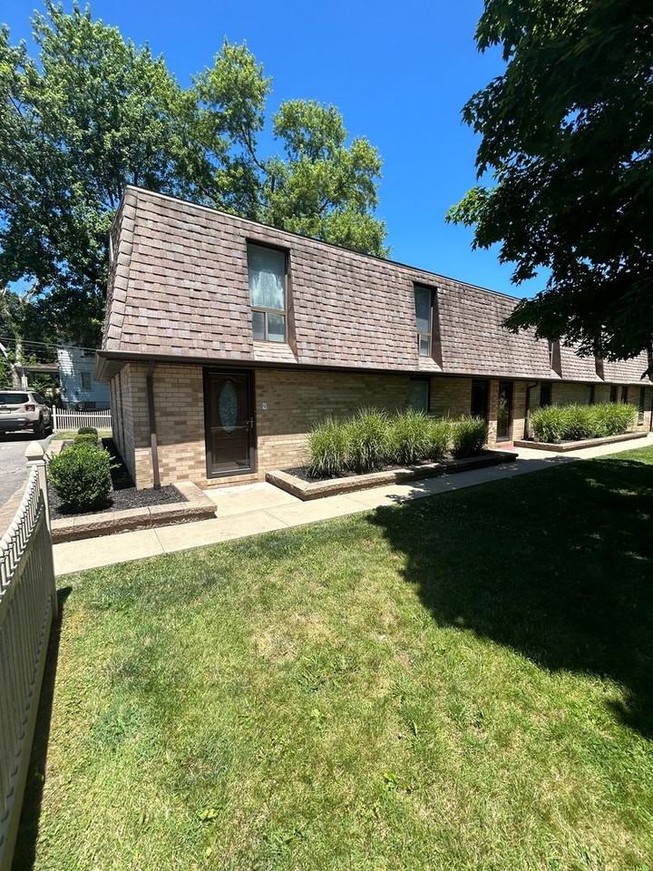 1670 Brodhead Rd - Photo 2 of 50