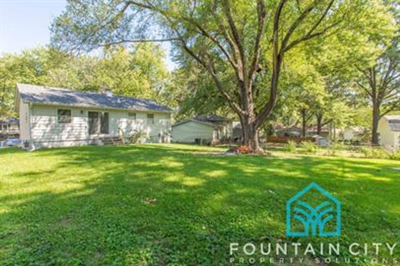 405 Hooke St - Photo 3 of 24