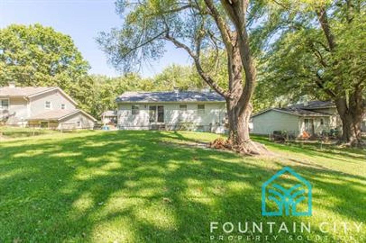405 Hooke St - Photo 4 of 24