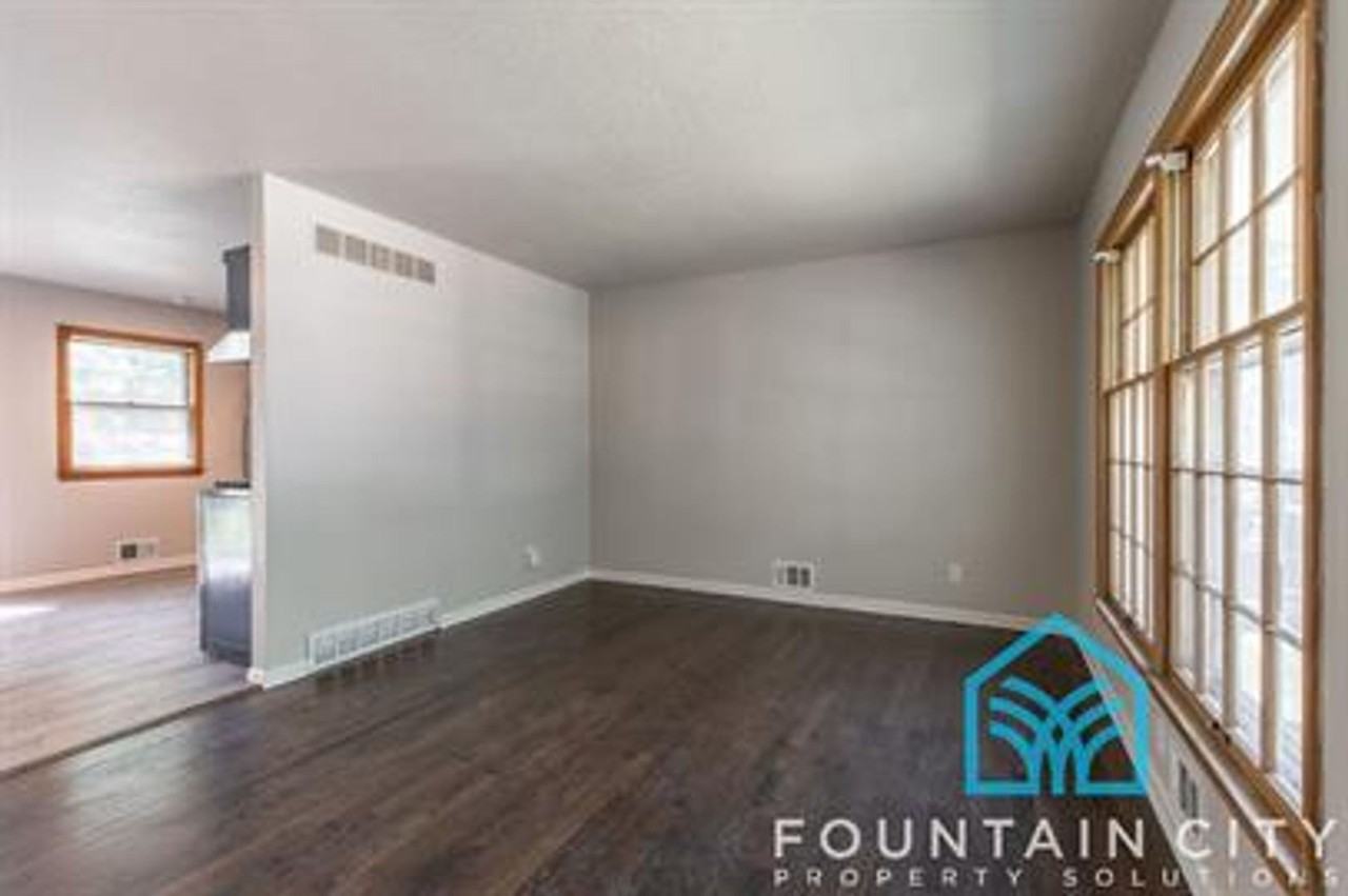 405 Hooke St - Photo 6 of 24
