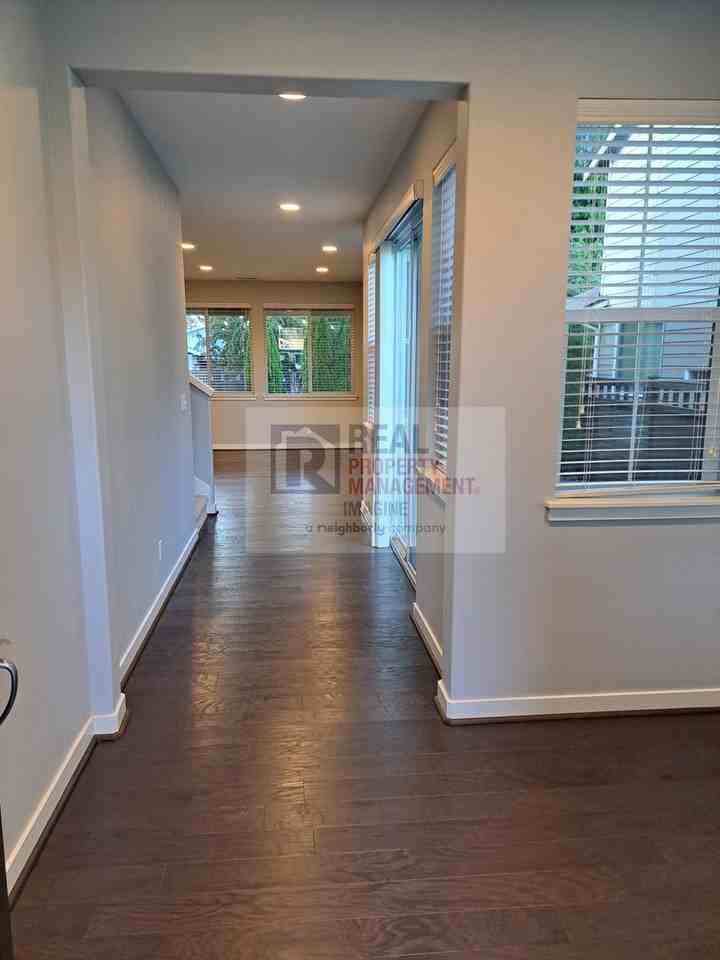 1290 89th Ave Se - Photo 2 of 40