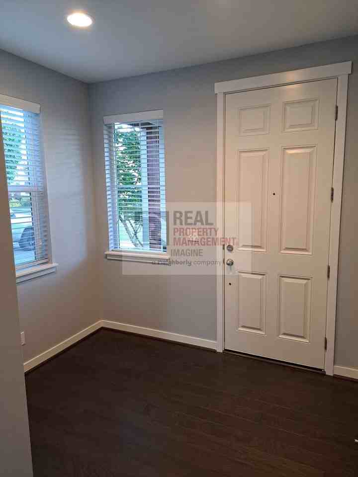 1290 89th Ave Se - Photo 3 of 40