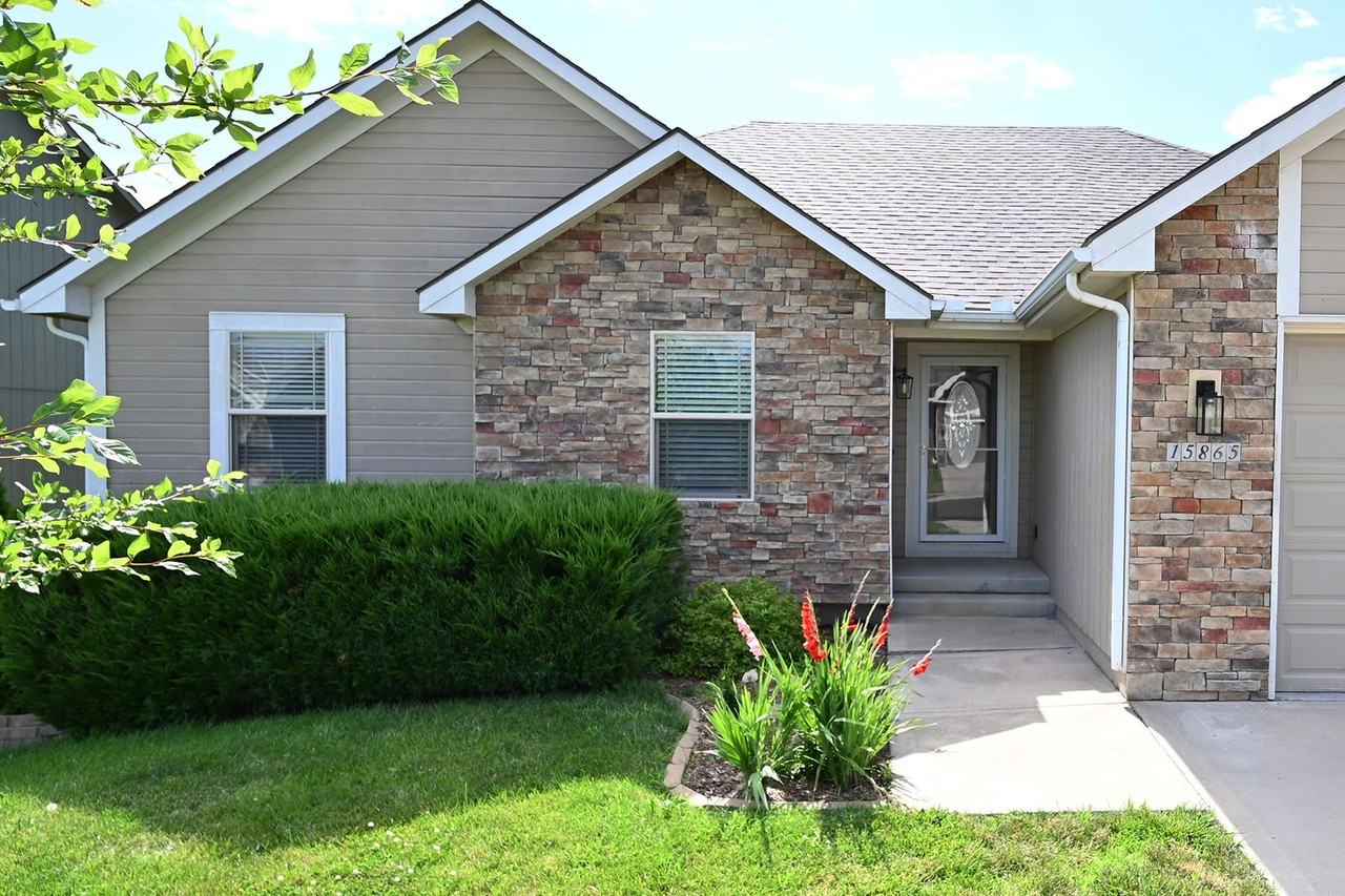 15865 Nw Morgan St - Photo 2 of 40