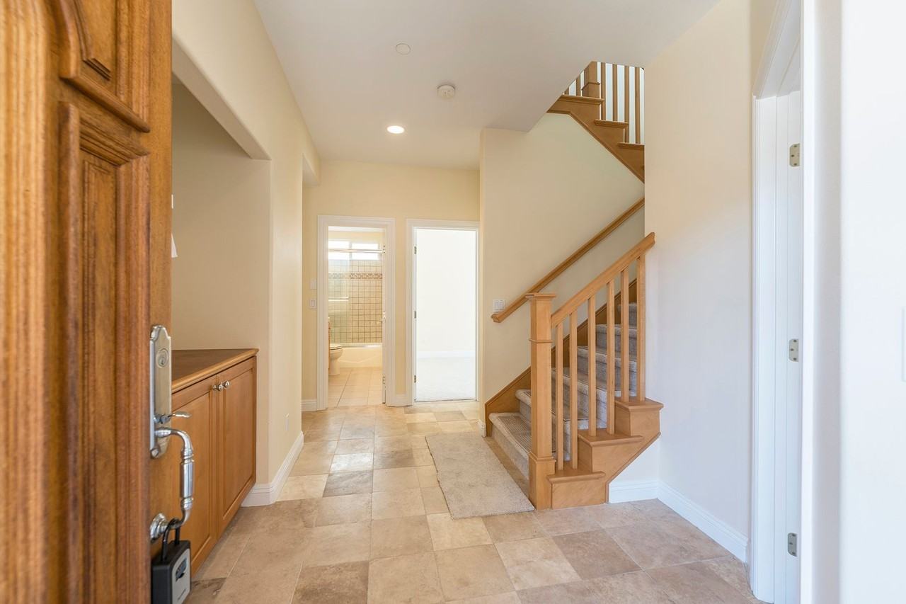 2213 Carnegie Ln - Photo 5 of 41