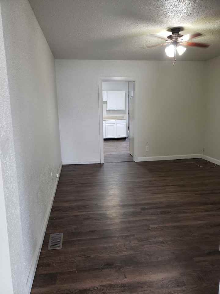 Wayne St W 618-620 - Photo 3 of 11