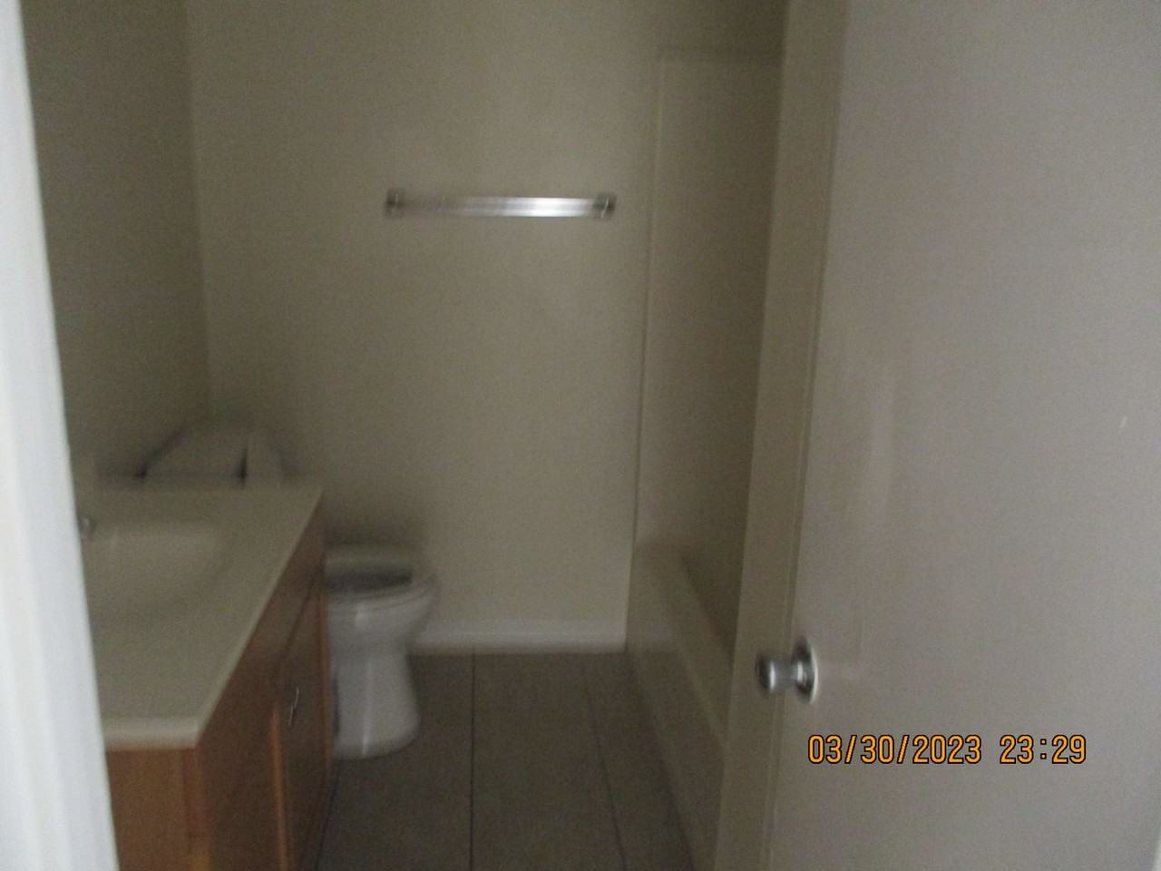 1127 University St Apt B - Photo 4 of 6