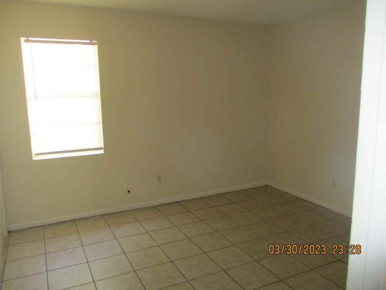 1127 University St Apt B - Photo 5 of 6