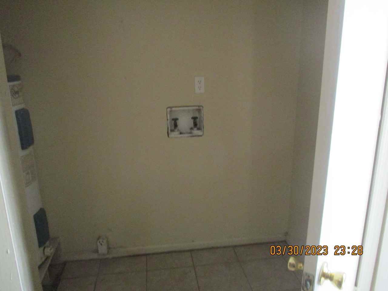 1127 University St Apt B - Photo 6 of 6