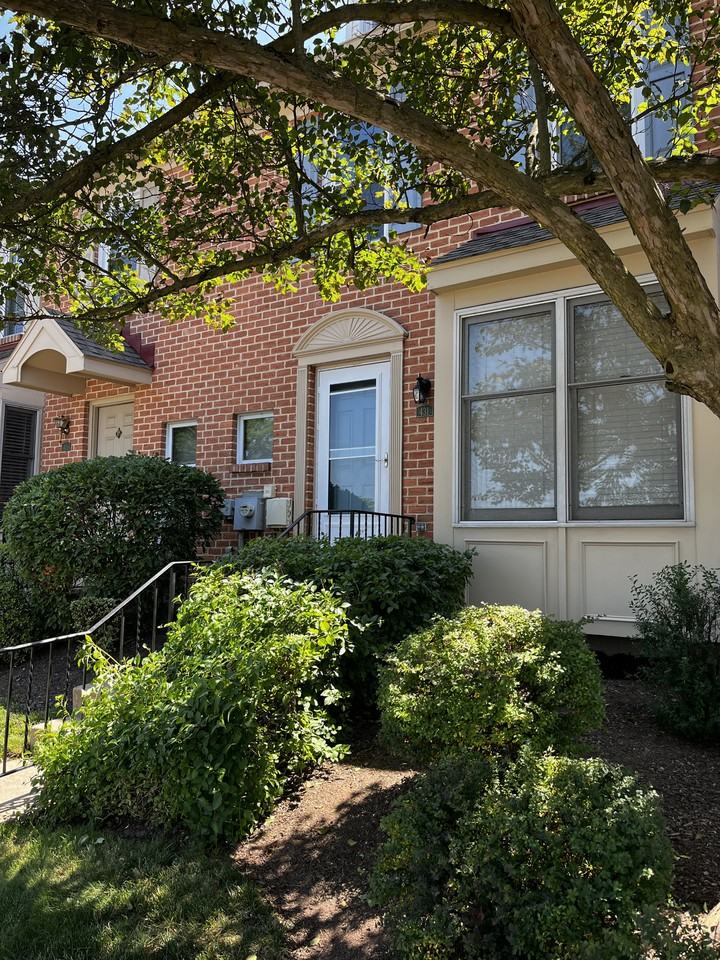 431 Oakmont Ct #431 - Photo 2 of 38