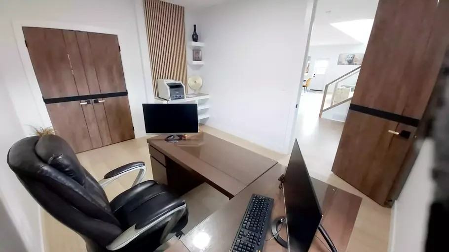 1395 155 St Sw - Photo 2 of 4