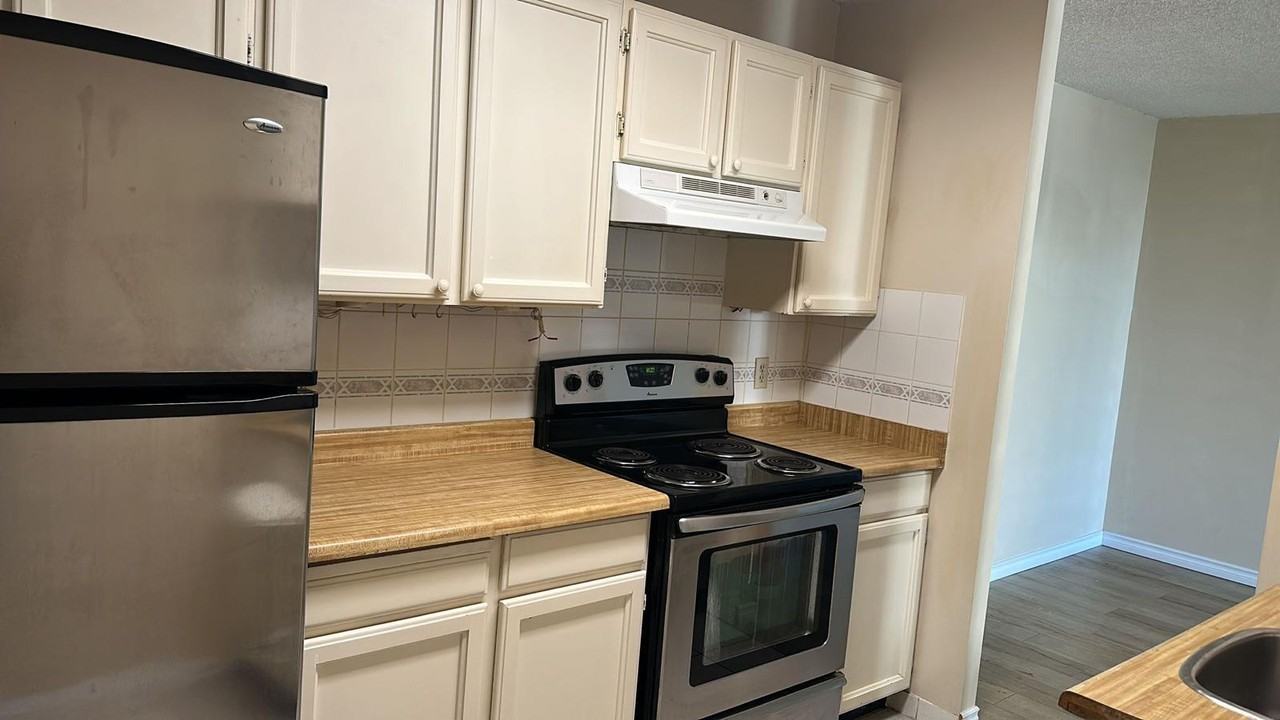 2020 Bellwood Avenue #1206 - Photo 3 of 17