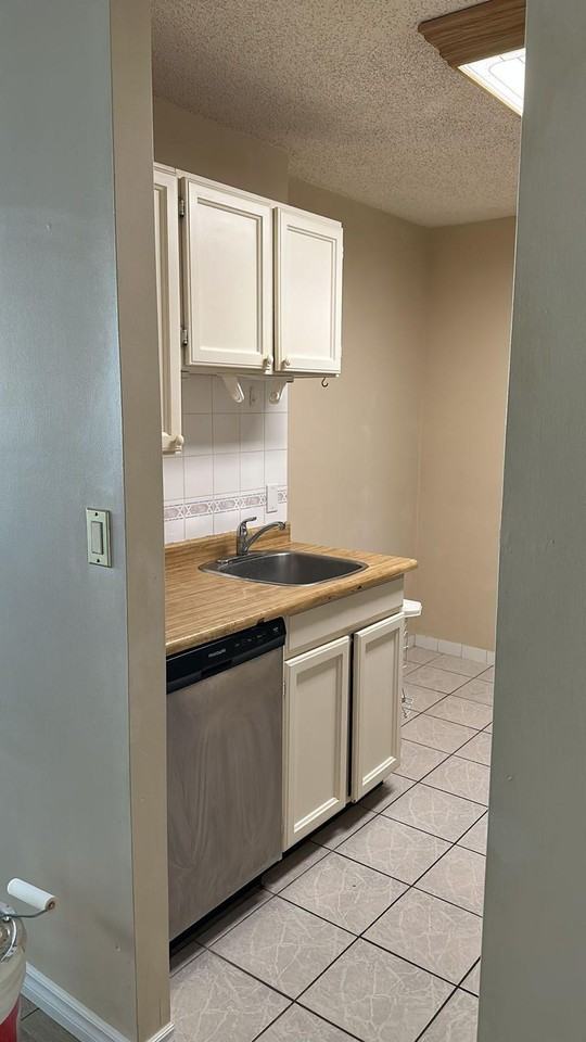 2020 Bellwood Avenue #1206 - Photo 5 of 17