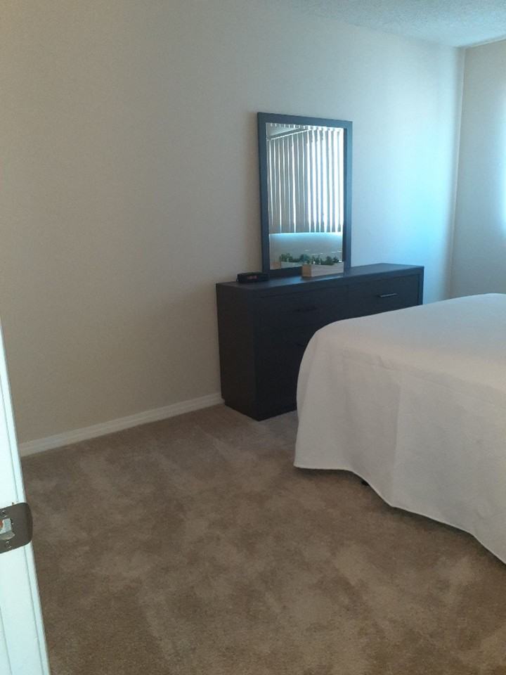 702 4th St #H - Photo 7 of 7