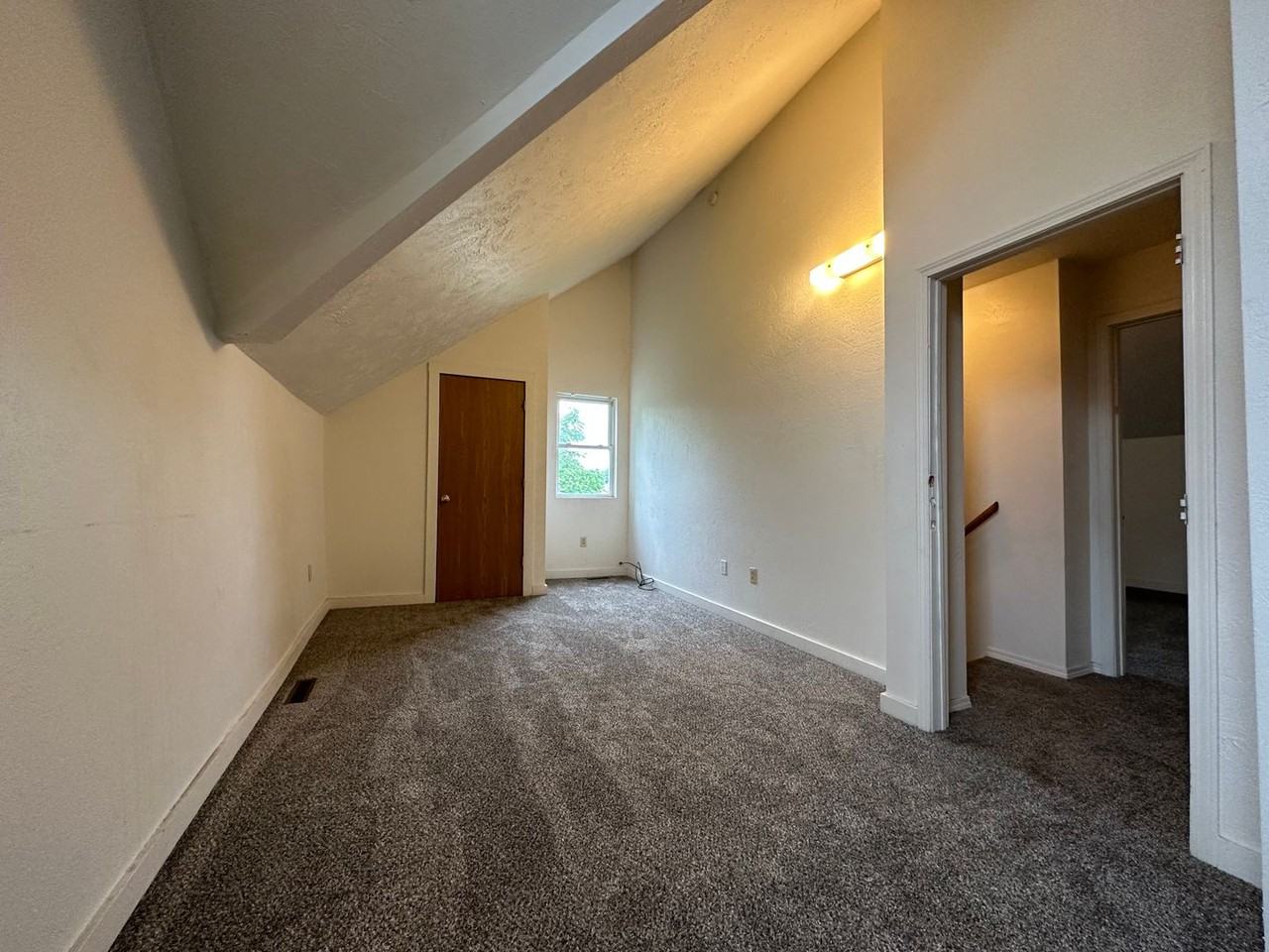 330 W 9th St - Photo 2 of 9