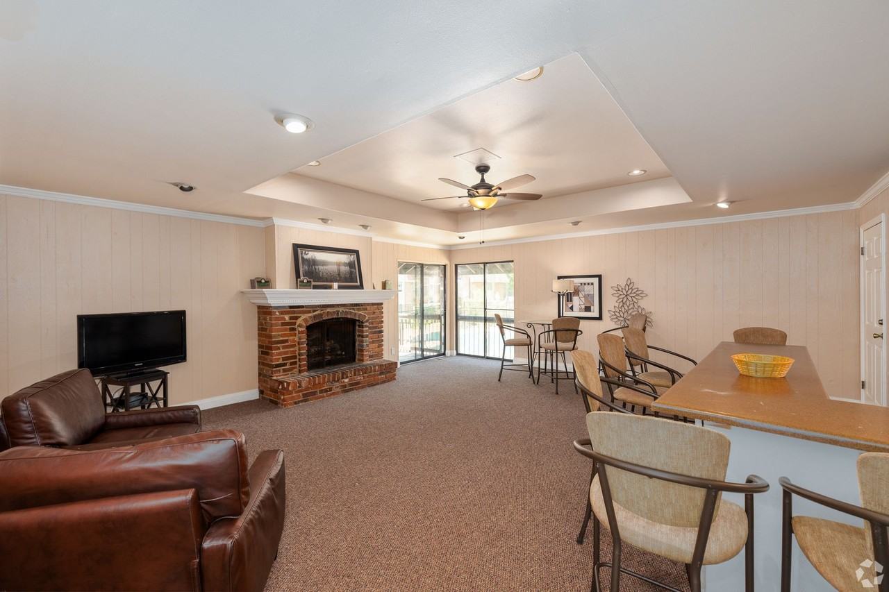 Hazelwood Forest Apartments 240 Chapel Ridge Dr, Hazelwood, MO 63042