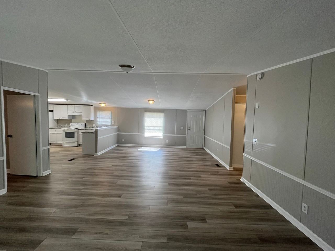 6803 Waters Ave - Photo 3 of 22