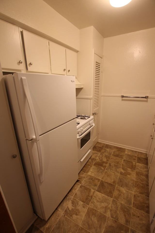 420 1/2 E Hudson St - Photo 3 of 9
