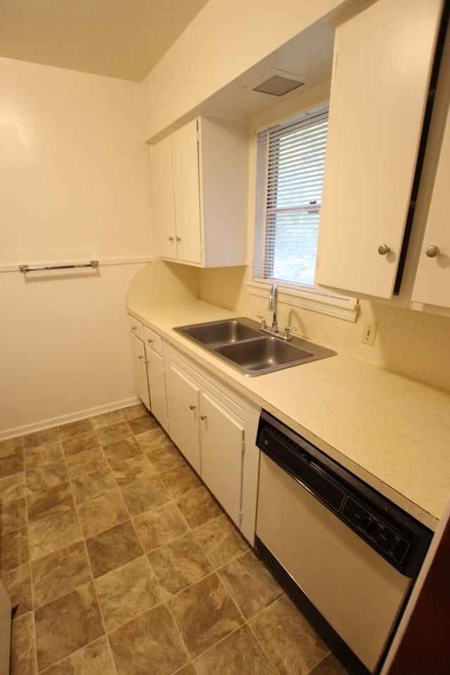 420 1/2 E Hudson St - Photo 4 of 9
