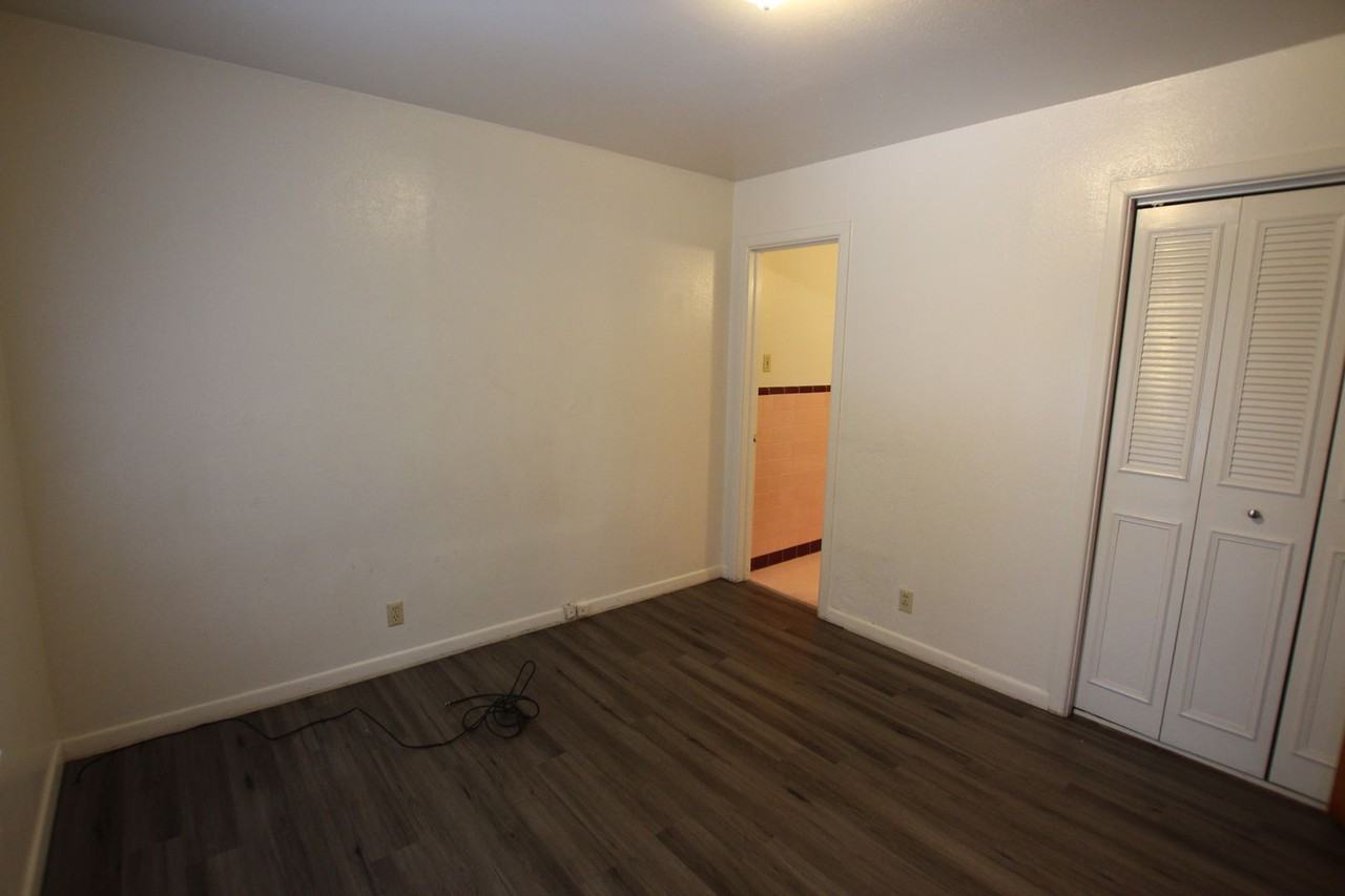 420 1/2 E Hudson St - Photo 6 of 9