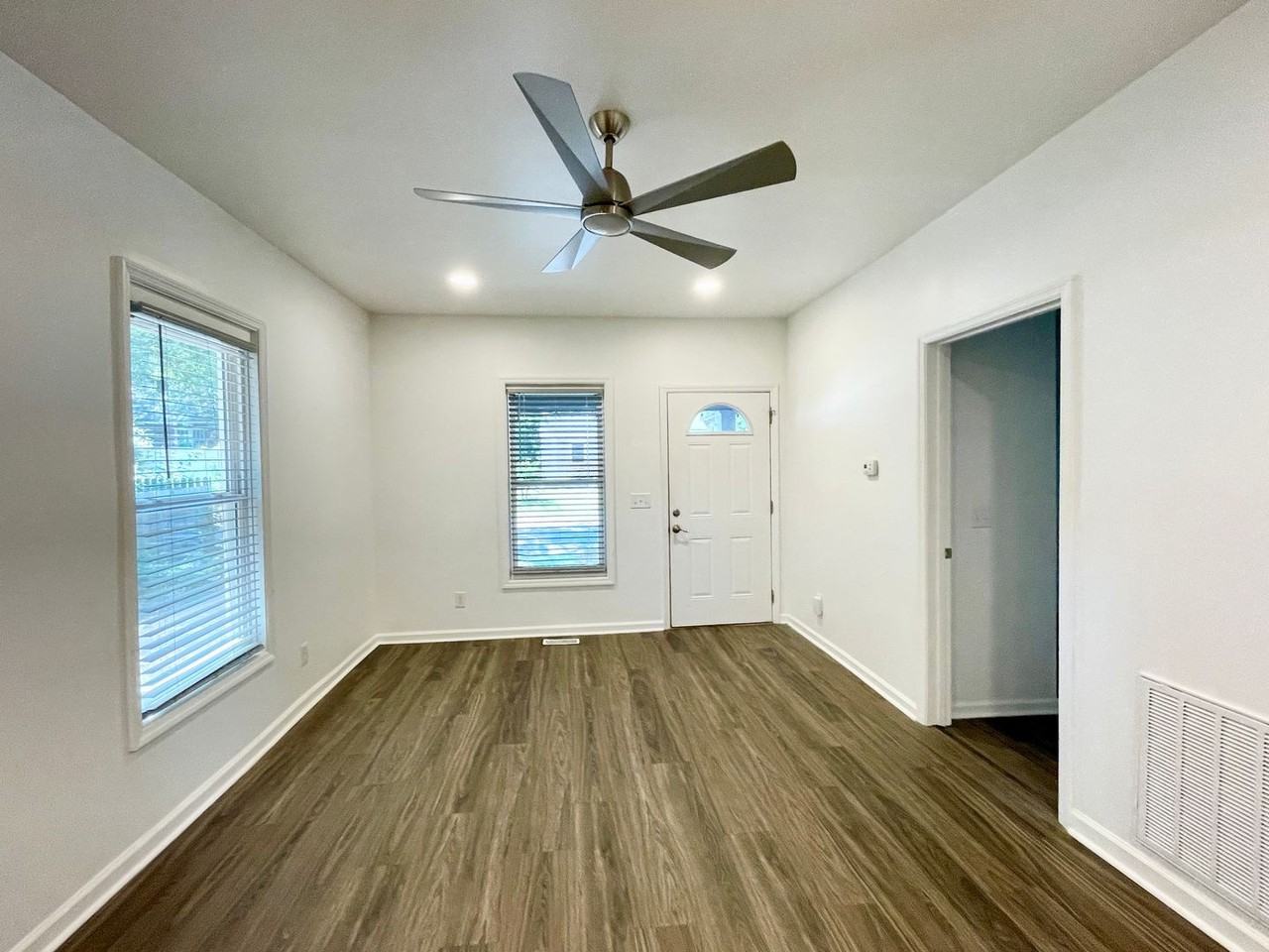 2615 Kershaw St - Photo 2 of 13