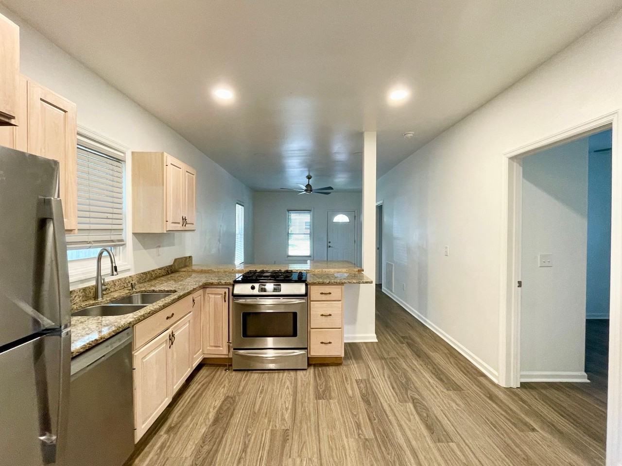 2615 Kershaw St - Photo 5 of 13