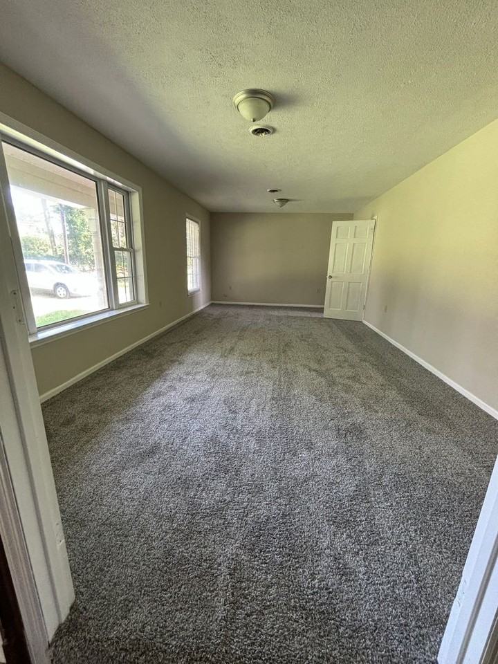 985 Pineland Ave - Photo 2 of 20