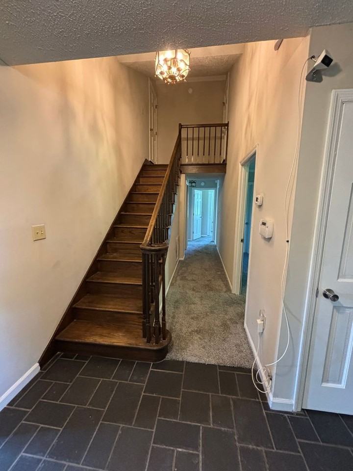 985 Pineland Ave - Photo 3 of 20