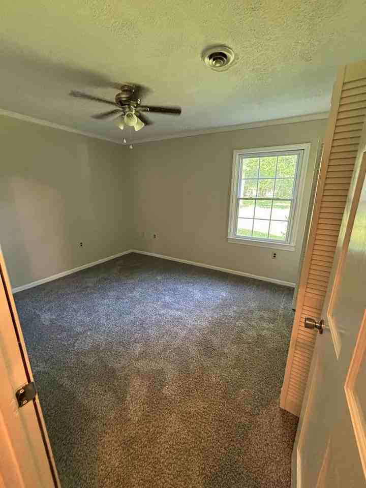 985 Pineland Ave - Photo 4 of 20