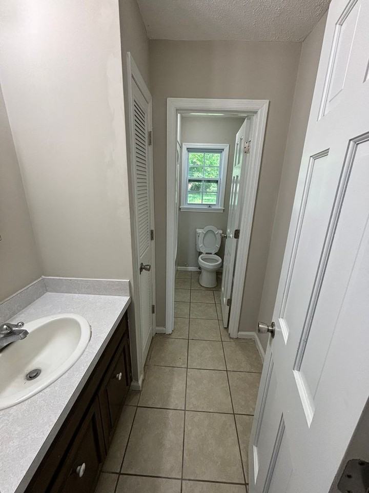 985 Pineland Ave - Photo 5 of 20