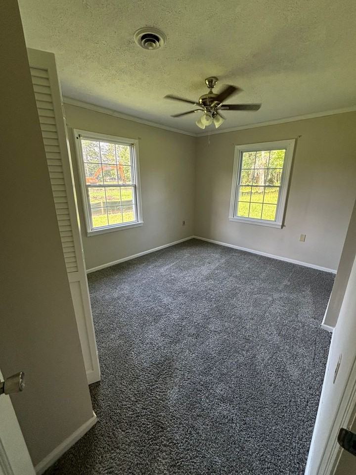 985 Pineland Ave - Photo 6 of 20