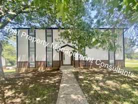 1003 Twin Oaks Ter - Photo 1 of 1