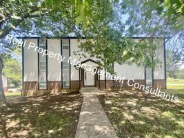 featured image of 1003 Twin Oaks Ter