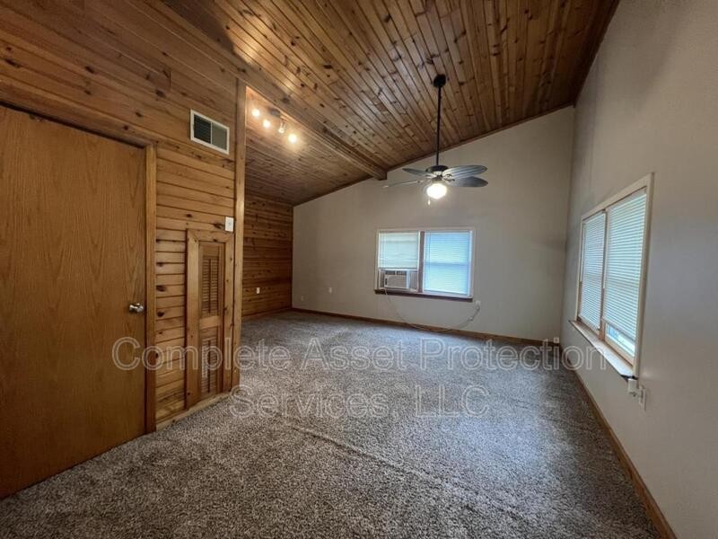 1432 Burns Dr - Photo 3 of 12