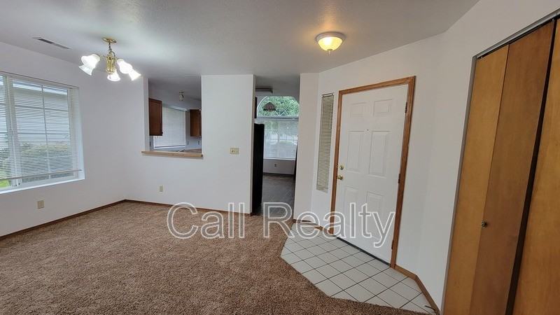 5205 S Smith Ct - Photo 2 of 12