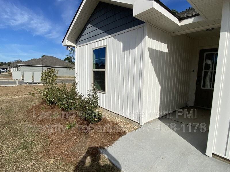 204 Armstrong Dr - Photo 2 of 19