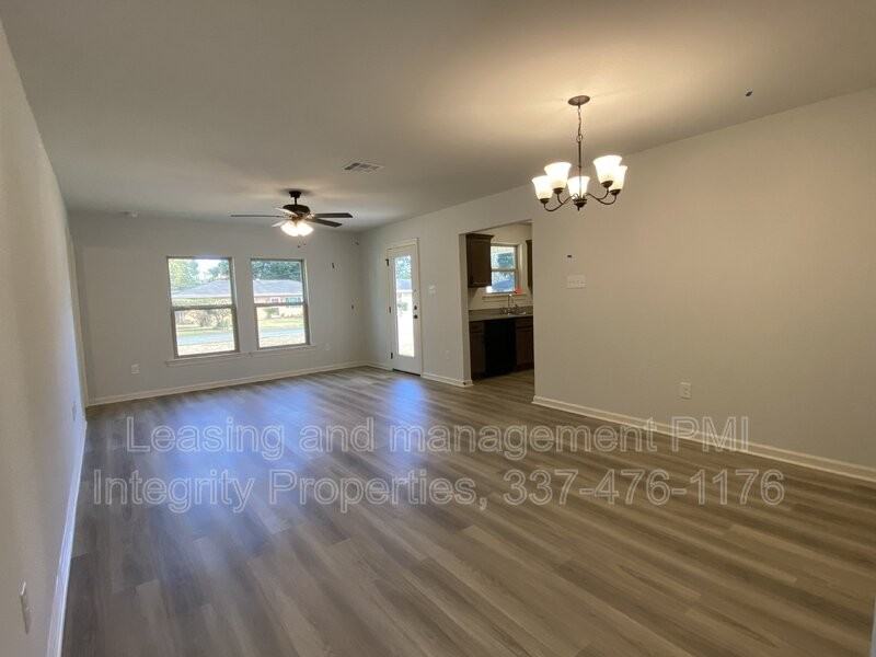 204 Armstrong Dr - Photo 3 of 19