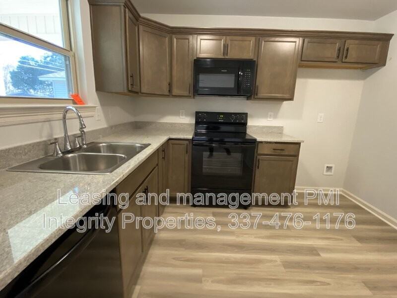 204 Armstrong Dr - Photo 4 of 19