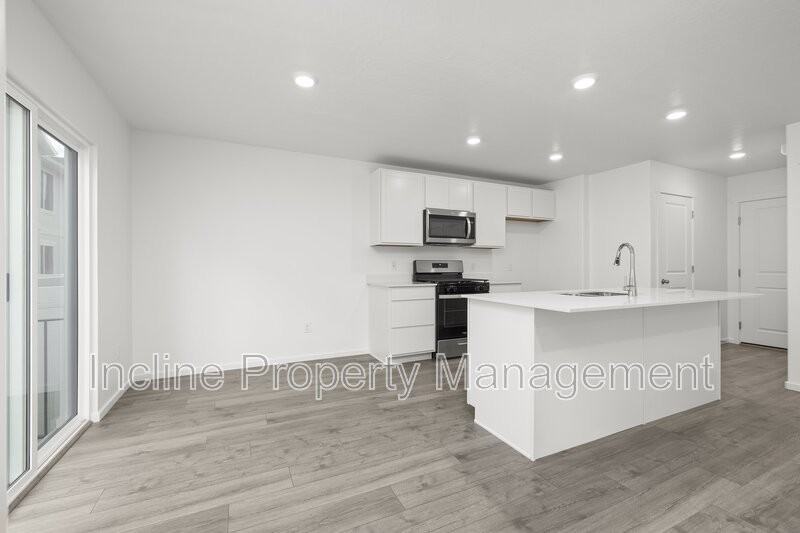 949 E Parley Dr - Photo 2 of 22