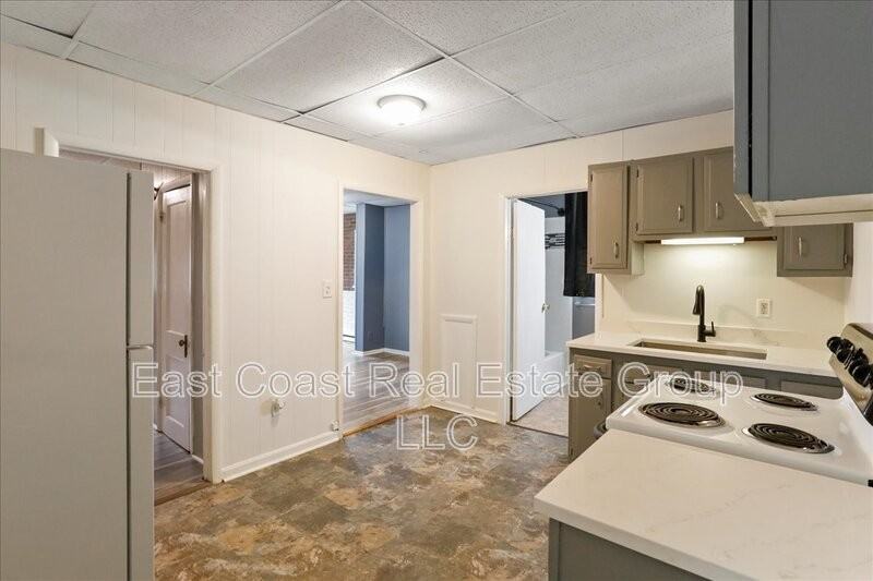 300 S Potomac St - Photo 5 of 22