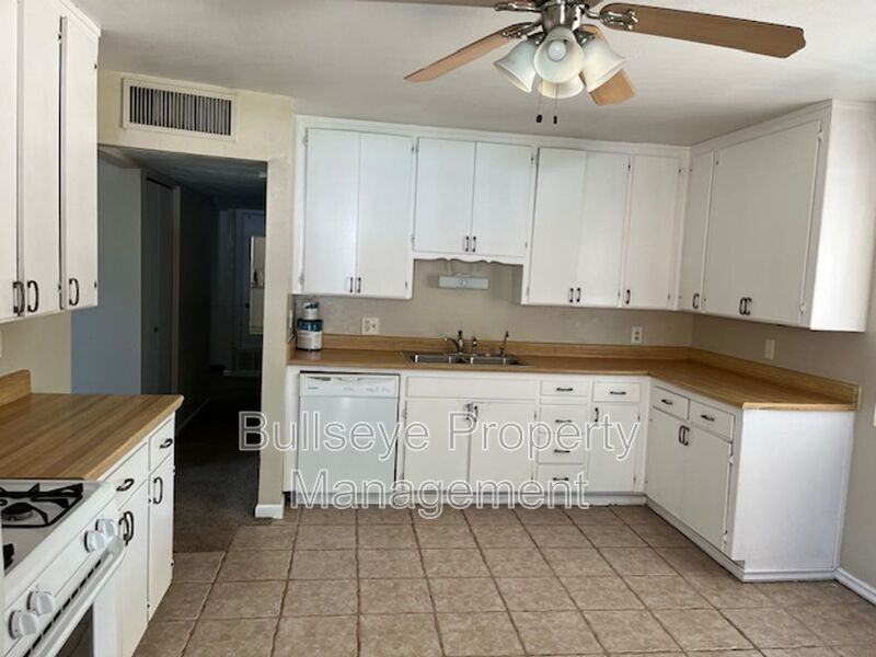 3127 W Dahlia Dr - Photo 2 of 17