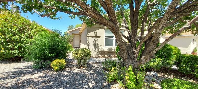 423 Manistee St Se - Photo 2 of 29